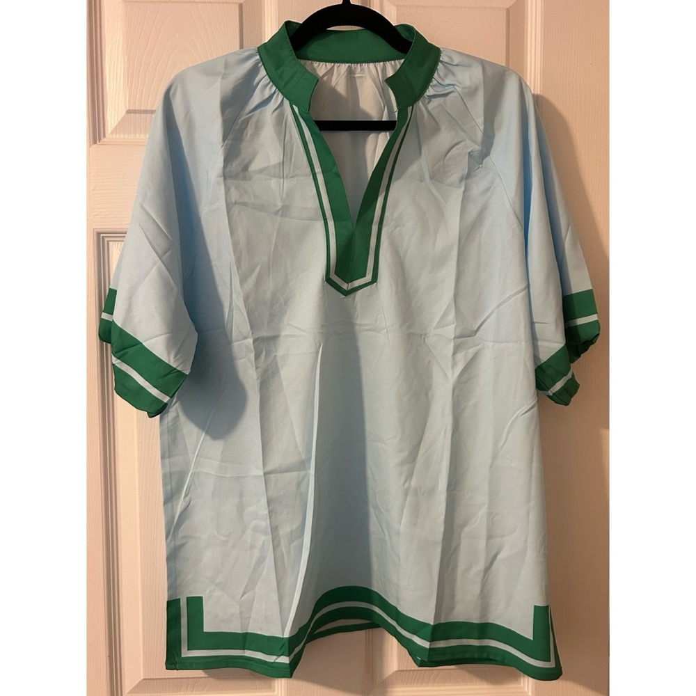 NIB Mint Boutique Light Blue Tunic with Green Trim and bubble sleeves Sz L/12-14
